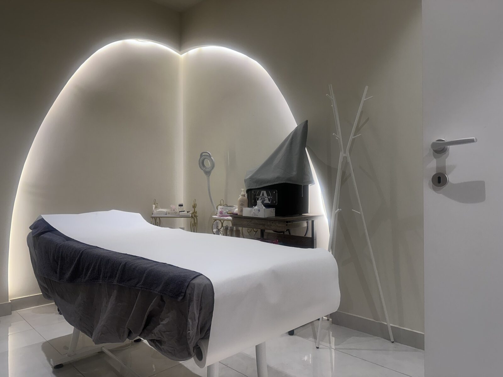 Cabina estetica con illuminazione LED ad arco