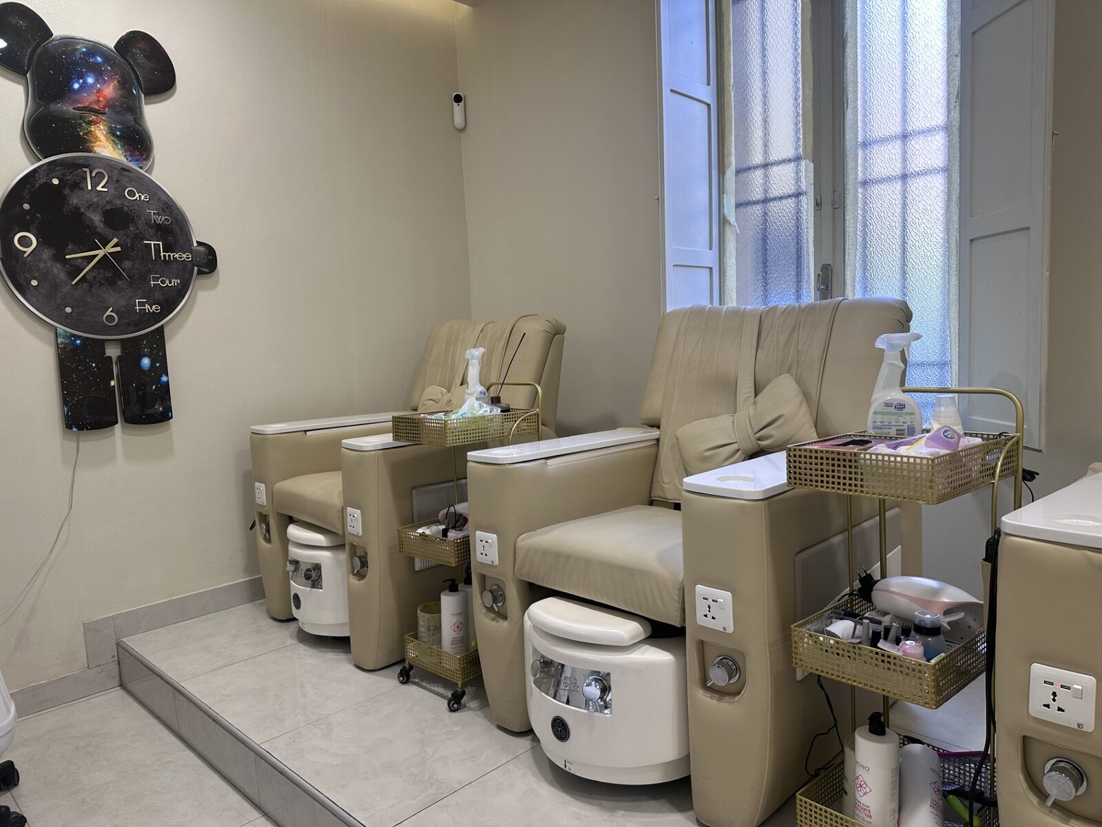 Postazioni pedicure con poltrone relax