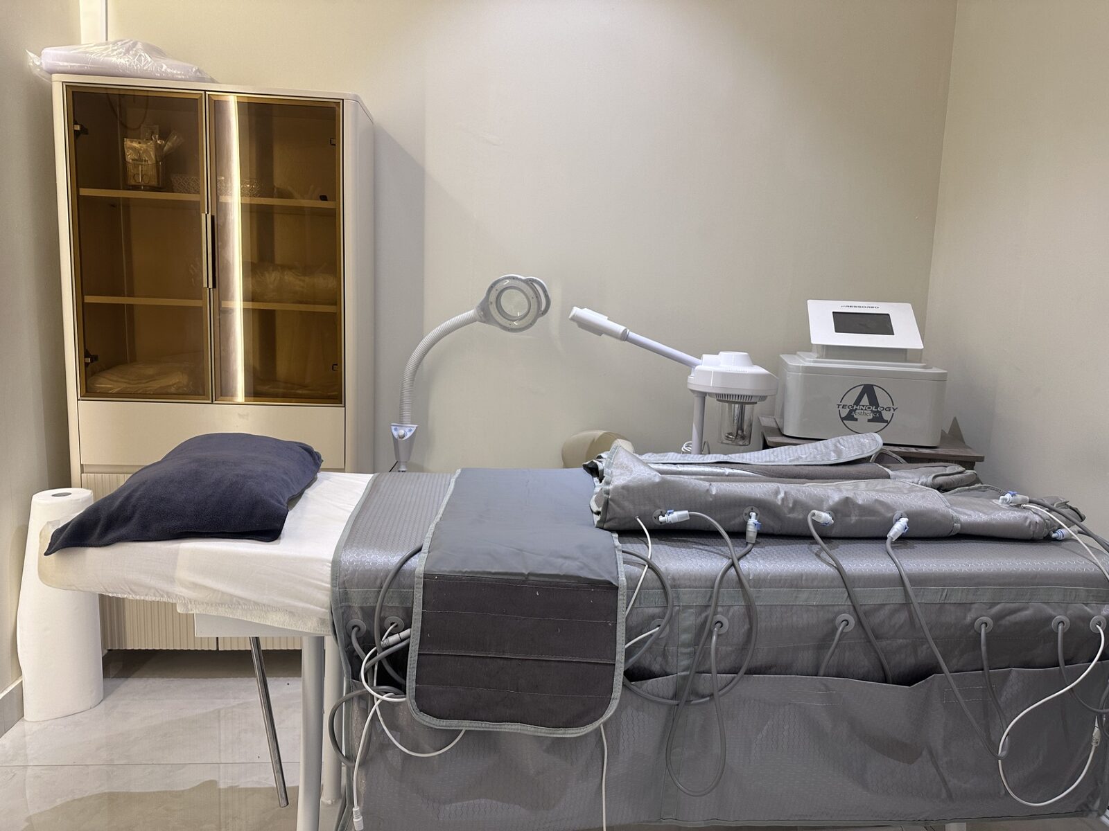 Cabina per pressoterapia e trattamenti corpo